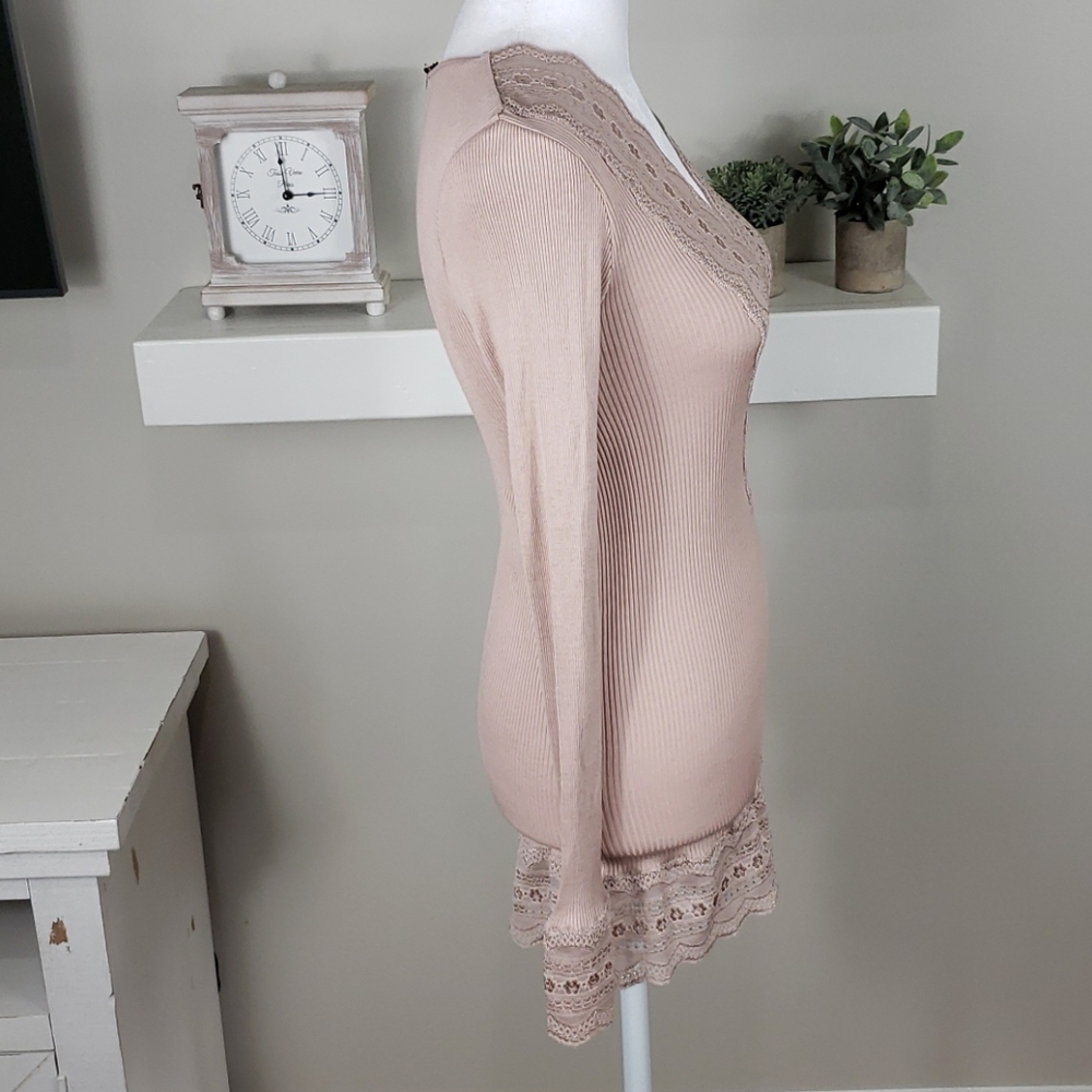 Elegant Lace Trim V-Neck Top - Picture 4 of 12